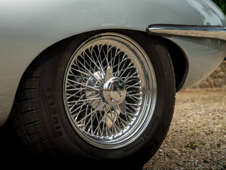 Immagine 11/21 di Jaguar E-Type 4.2 (1965)