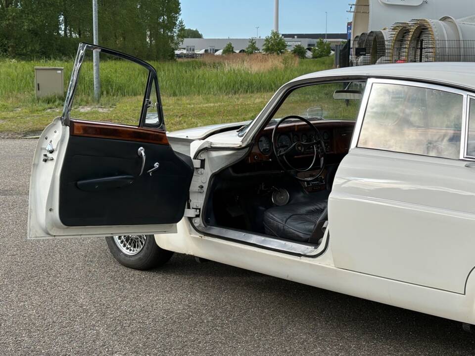 Image 4/20 of Jaguar Mk X 3.8 (1963)
