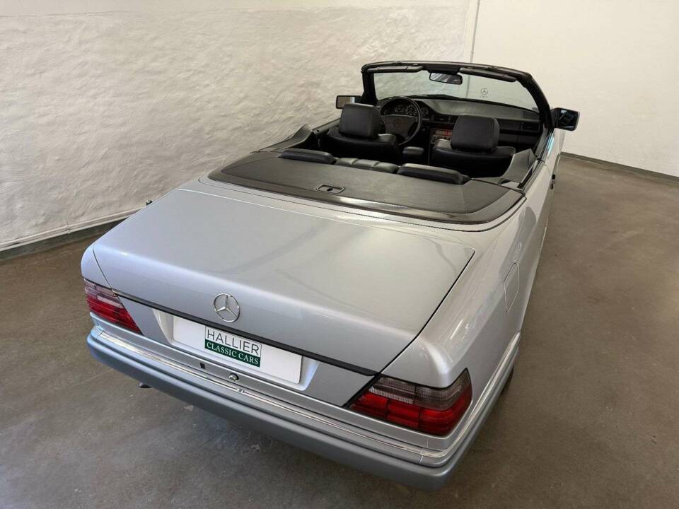 Imagen 13/27 de Mercedes-Benz E 200 (1995)