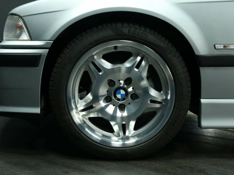 Immagine 50/50 di BMW 328i (1997)