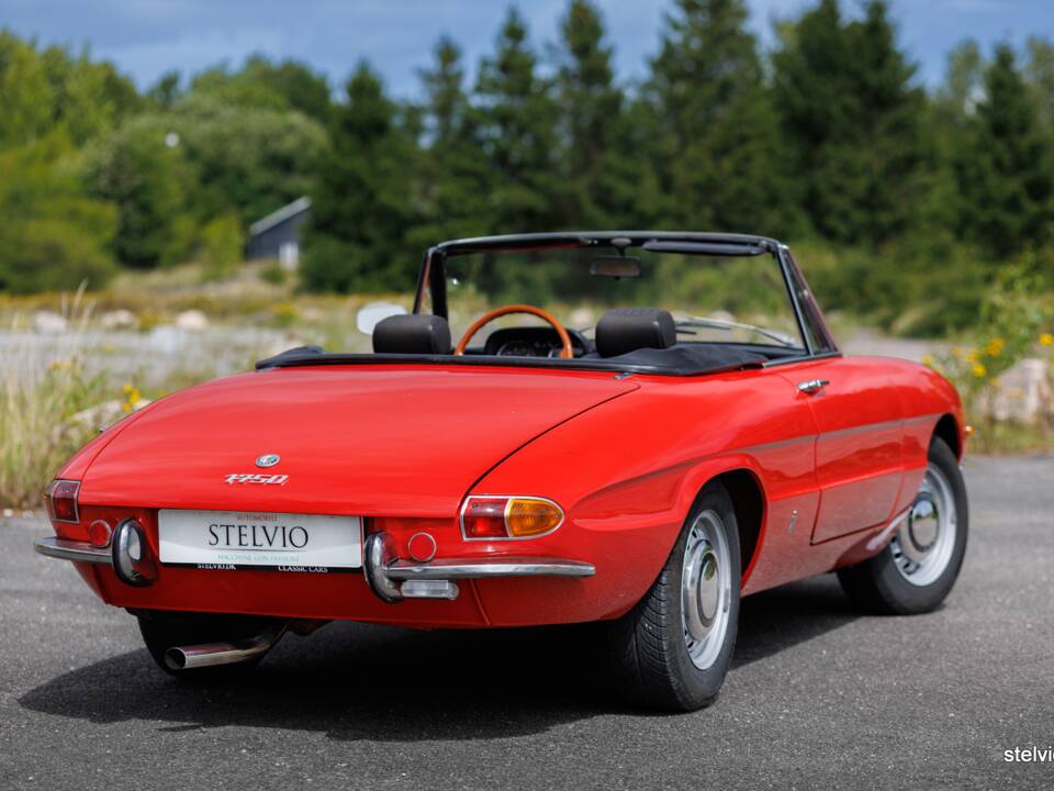 Image 12/44 of Alfa Romeo 1750 Spider Veloce (1969)