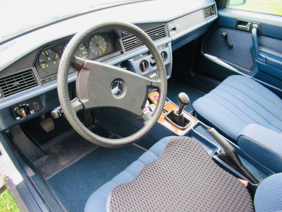 Bild 15/25 von Mercedes-Benz 190 D 2.5 (1986)