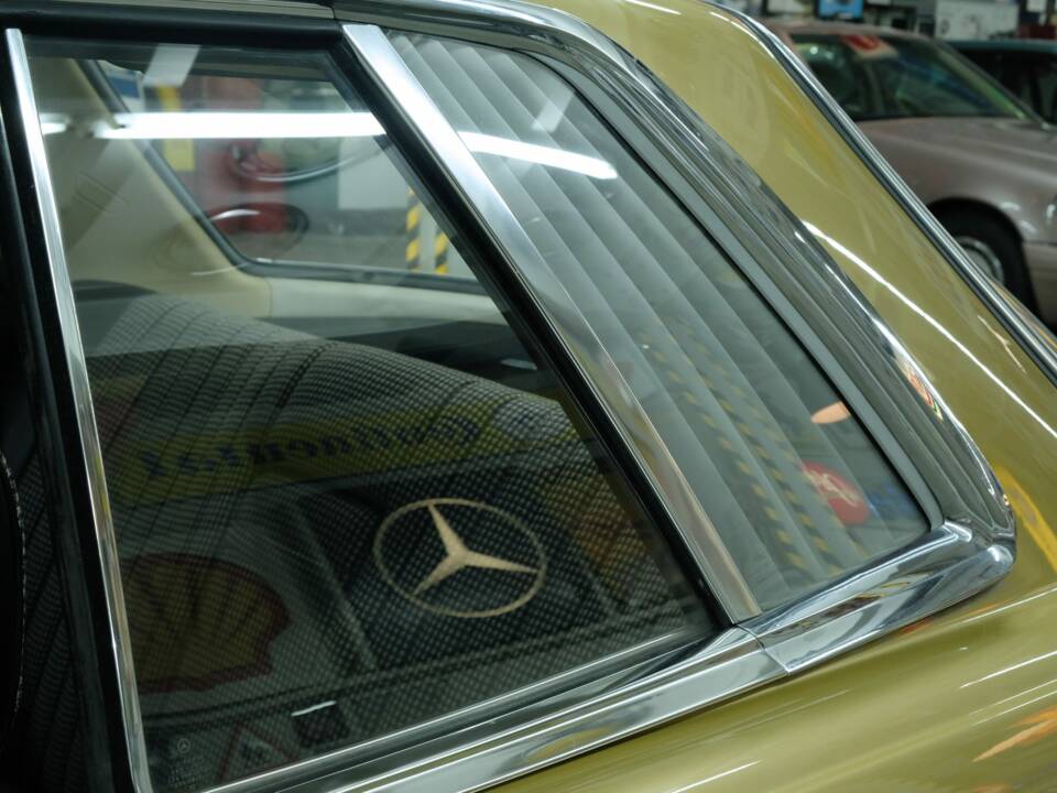 Image 34/50 de Mercedes-Benz 280 SLC (1977)