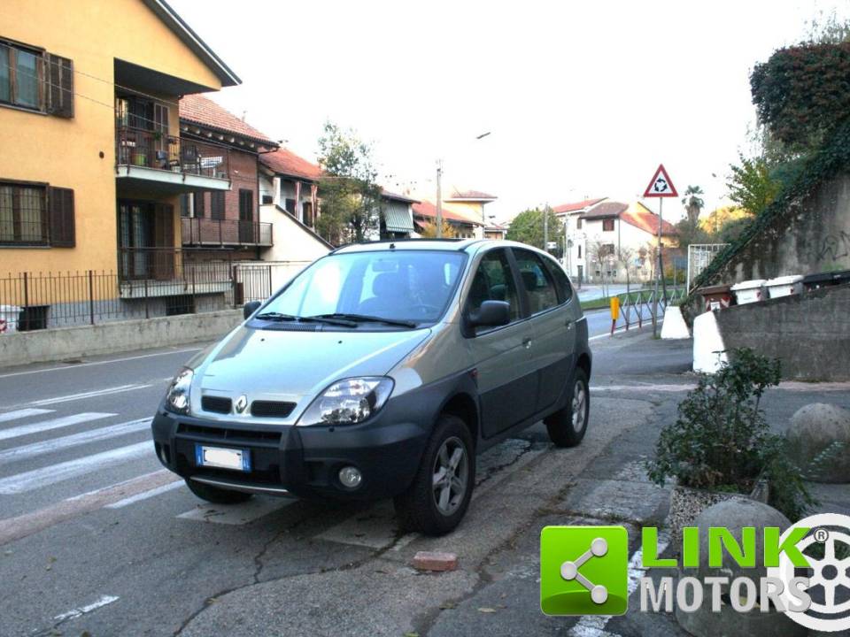 Bild 7/10 von Renault Scénic RX4 2.0 (2000)