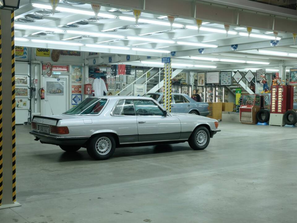 Image 13/50 de Mercedes-Benz 500 SLC (1981)