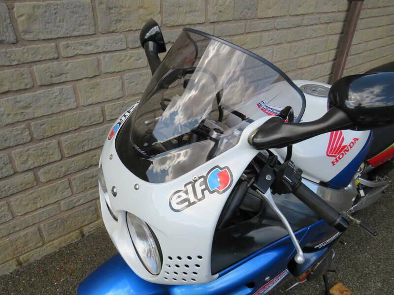 Image 6/41 de Honda CBR 900RR Fireblade (1993)