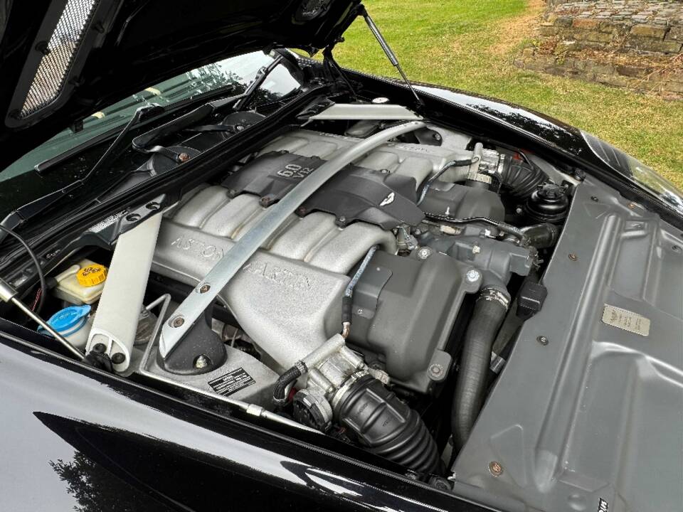 Image 29/32 of Aston Martin DB 9 Volante (2006)