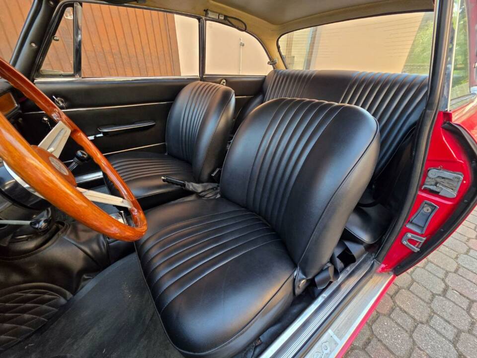 Image 4/45 of Alfa Romeo Giulia GT 1300 Junior (1973)