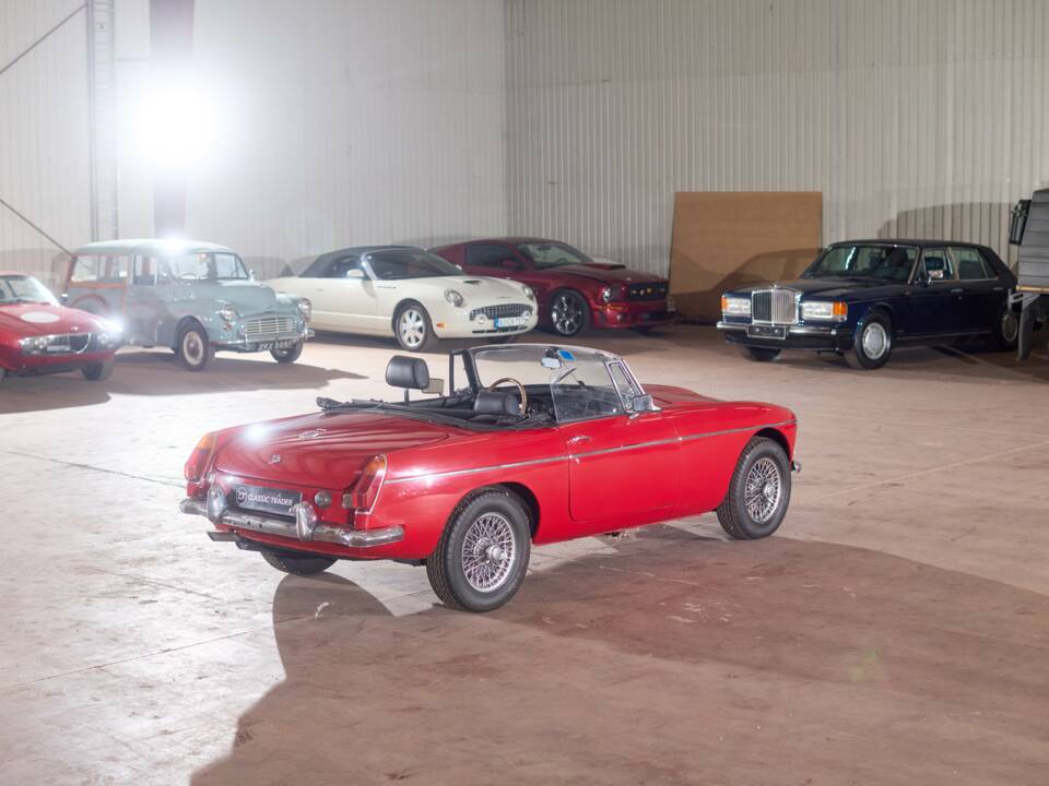Image 9/27 of MG MGB GT (1972)