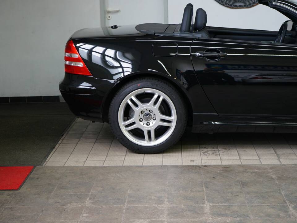 Immagine 40/44 di Mercedes-Benz SLK 230 Kompressor (2003)