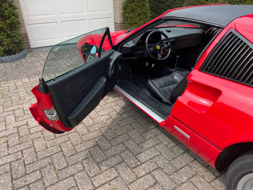 Image 25/48 of Ferrari 328 GTS (1989)