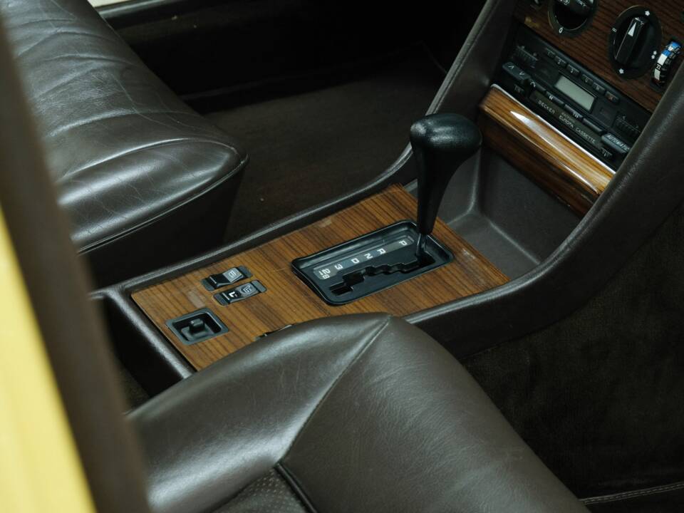 Bild 33/50 von Mercedes-Benz 380 SE (1983)