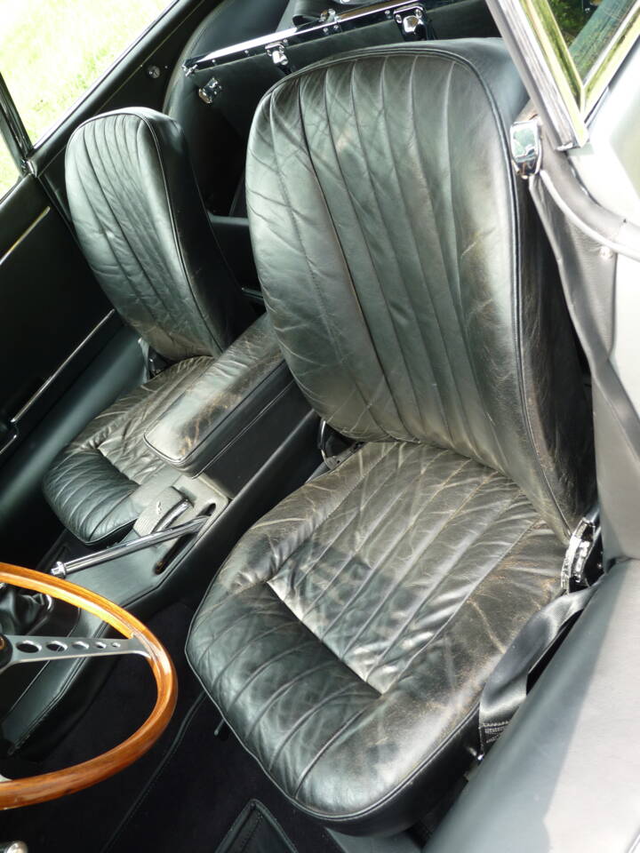 Image 9/22 de Jaguar E-Type (1968)