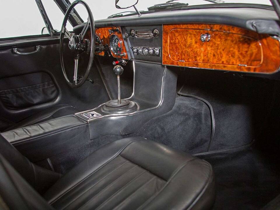 Imagen 7/20 de Austin-Healey 3000 Mk III (BJ8) (1966)