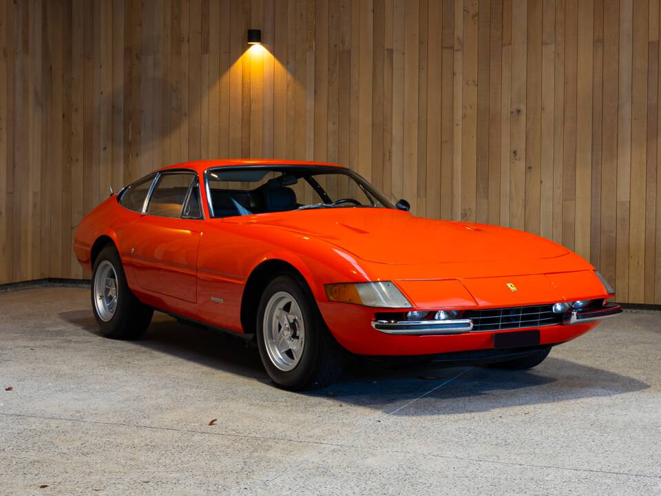 Image 18/74 of Ferrari 365 GTB/4 Daytona (1971)