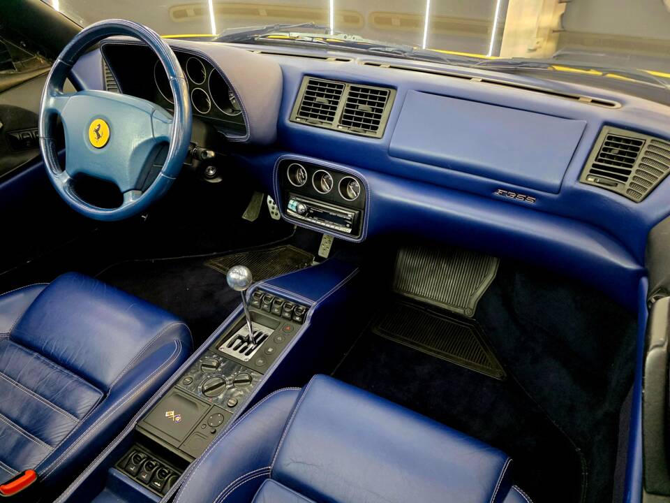 Bild 11/25 von Ferrari F 355 Spider (1996)