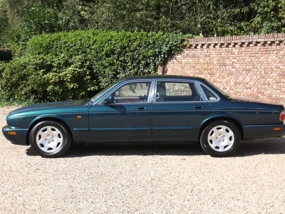 Bild 14/50 von Jaguar XJ 8 4.0 Executive (2001)