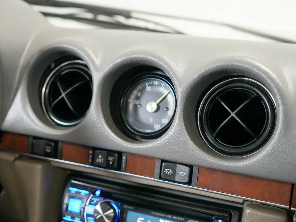 Afbeelding 16/24 van Mercedes-Benz 560 SL (1988)