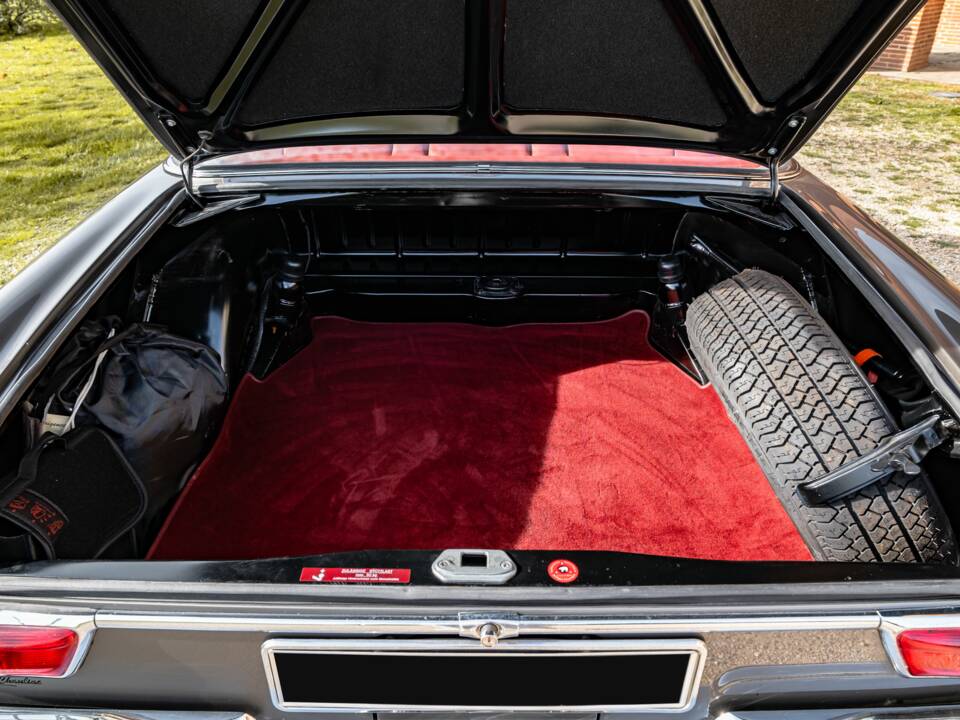 Image 22/86 of Mercedes-Benz 300 SE (1965)