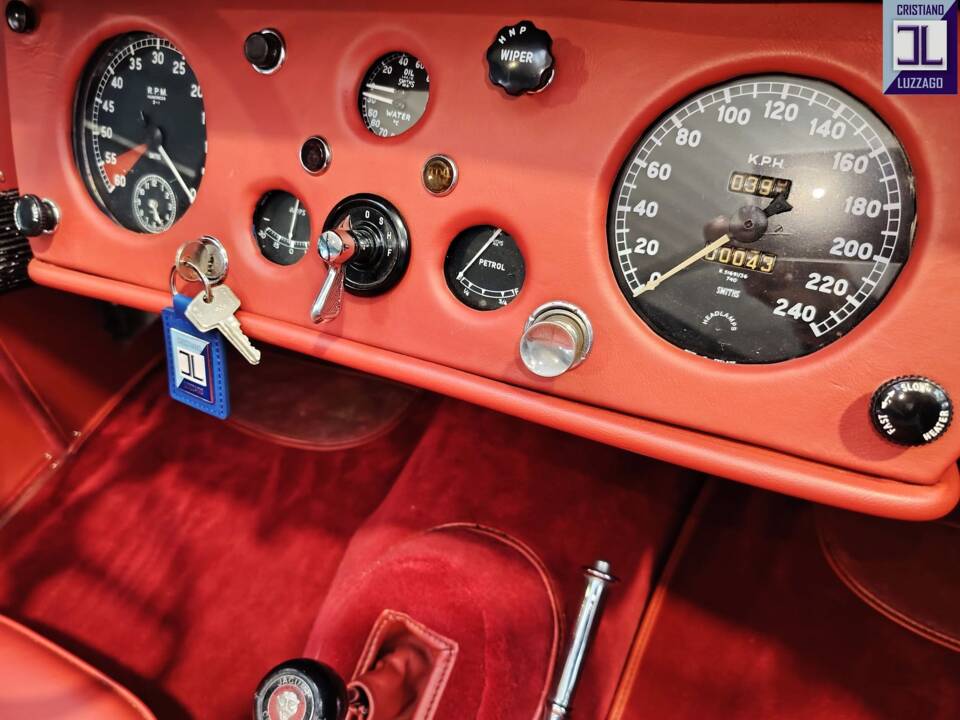 Image 57/74 of Jaguar XK 140 OTS (1956)