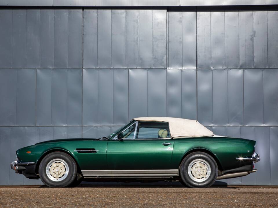 Image 10/20 of Aston Martin V8 (1981)