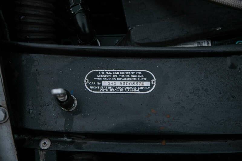 Image 17/42 of MG MGB GT (1972)