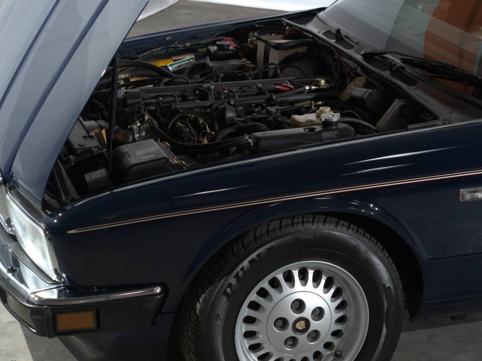 Image 14/37 of Jaguar Sovereign 3.6 (1988)