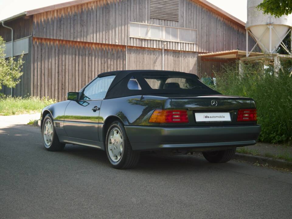 Image 2/39 de Mercedes-Benz 280 SL (1900)