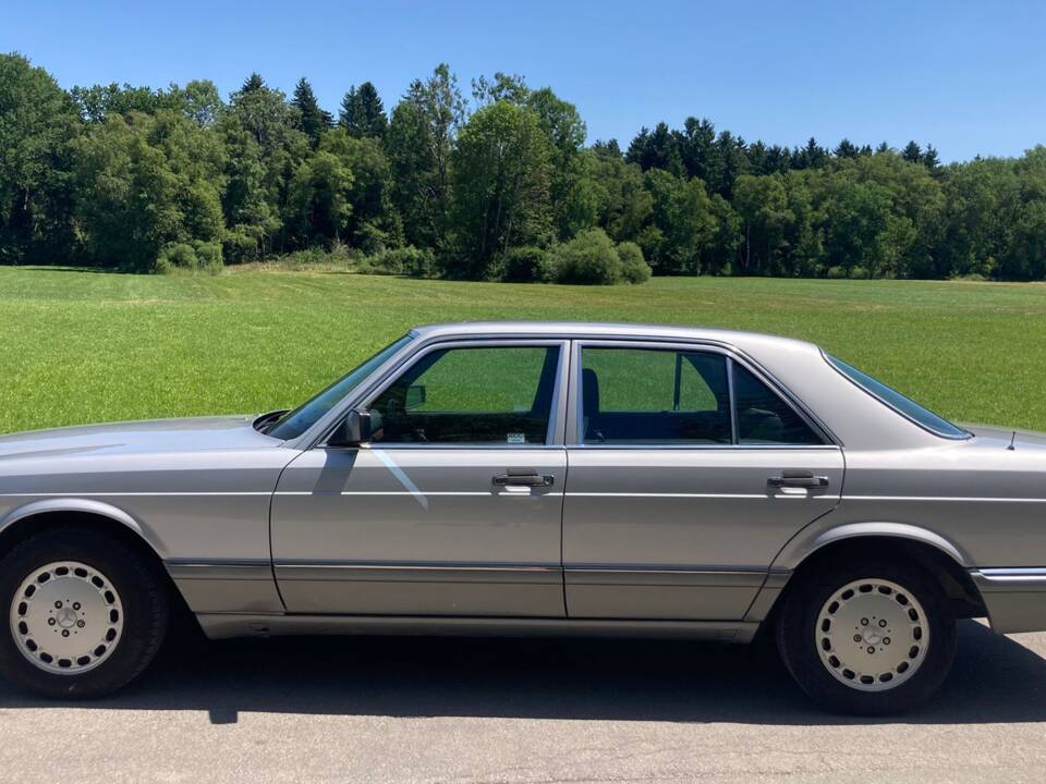 Image 1/43 of Mercedes-Benz 300 SE (1990)