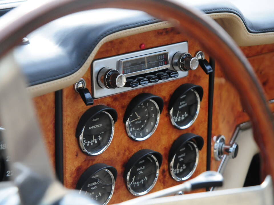 Image 18/34 of Facel Vega Facel II (1964)