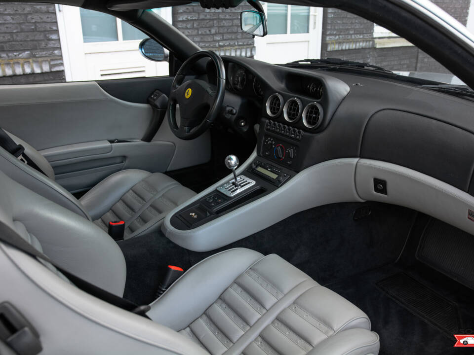 Image 8/15 of Ferrari 550 Maranello (2001)