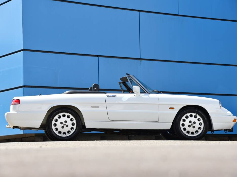 Immagine 12/17 di Alfa Romeo 2.0 Spider (1992)