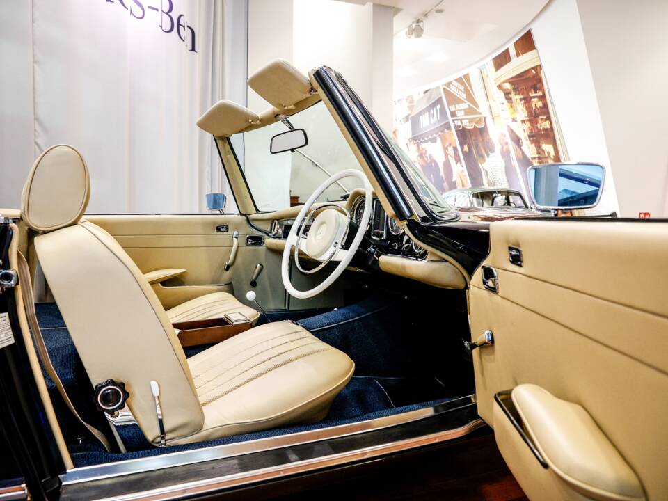 Image 23/31 de Mercedes-Benz 280 SL (1968)