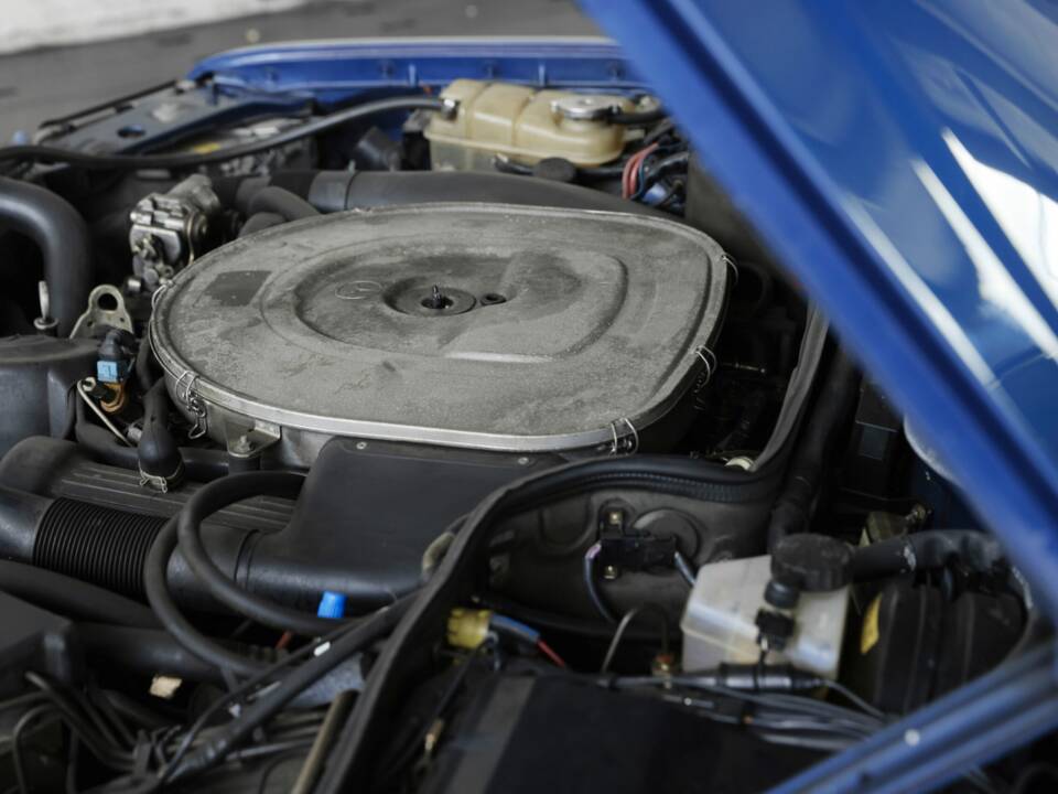 Image 30/39 of Mercedes-Benz 560 SEC (1990)
