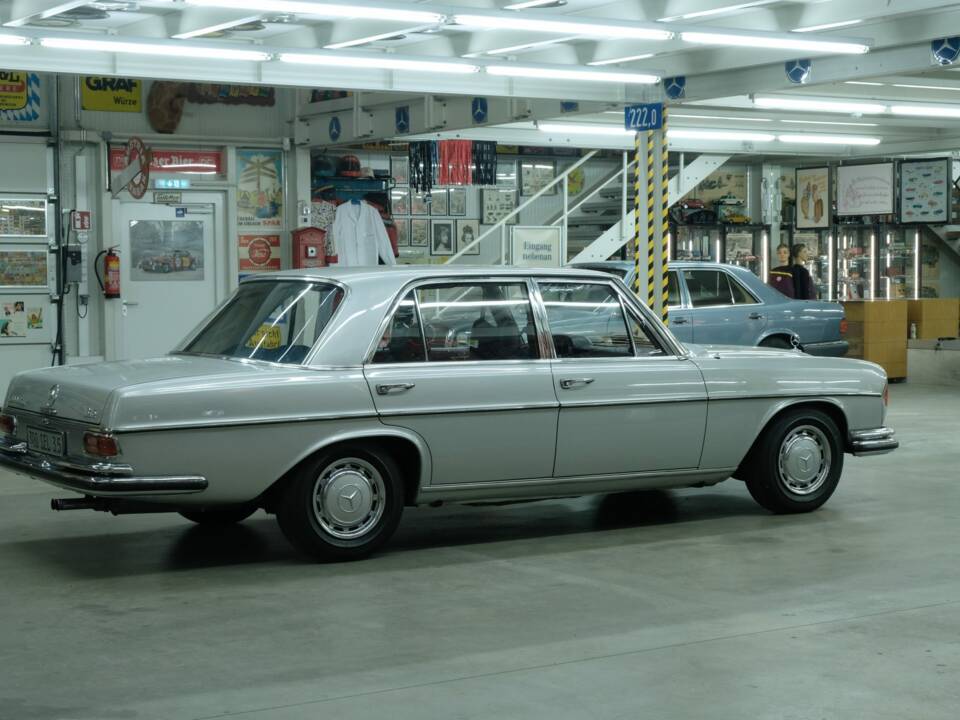 Image 13/50 of Mercedes-Benz 300 SEL 3.5 (1972)