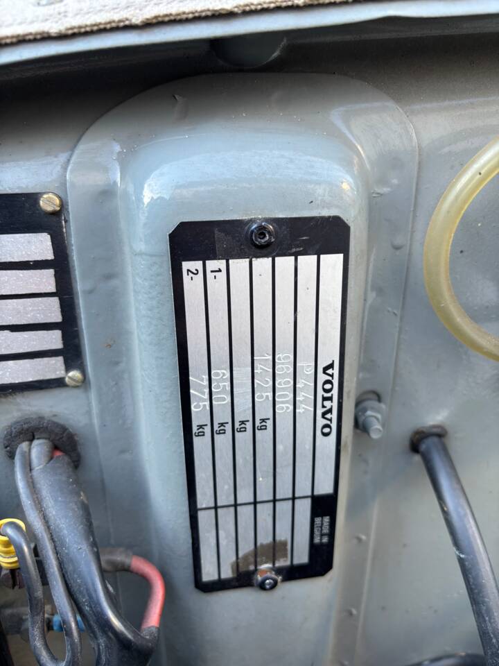 Image 85/133 of Volvo PV 444 (1954)