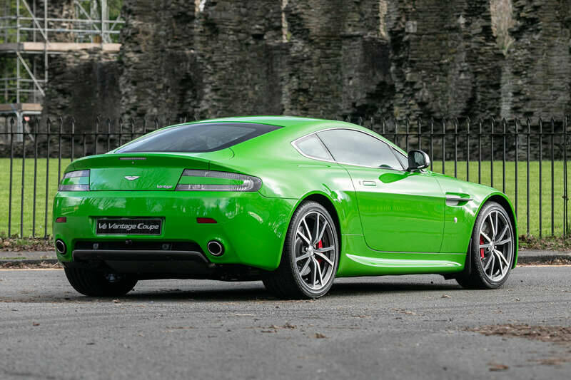 Immagine 4/43 di Aston Martin V8 Vantage (2010)
