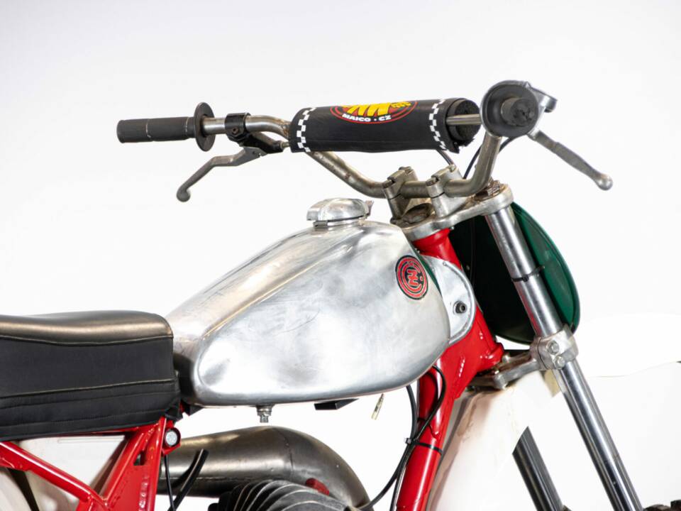 Image 23/50 of CZ 250 (1977)