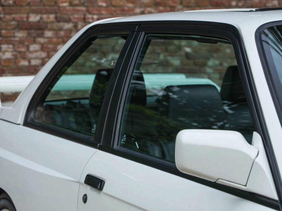 Image 38/50 of BMW M3 (1990)