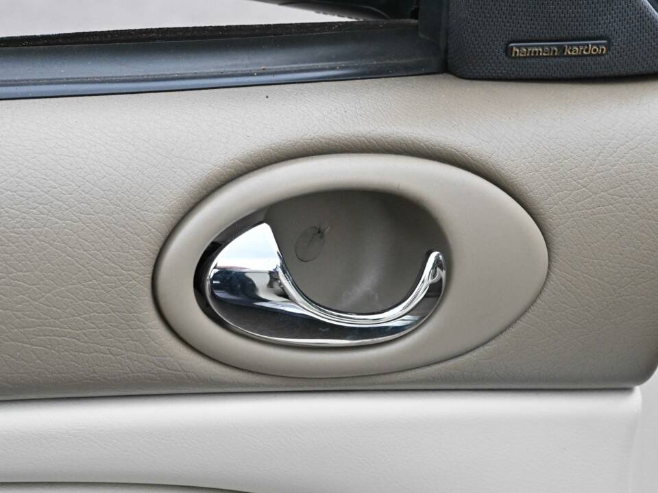 Image 47/50 of Jaguar XKR (1998)