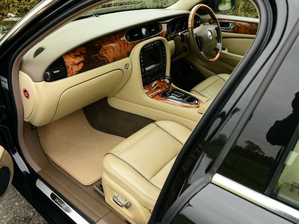 Image 49/50 of Jaguar XJ 8 4.2 (2008)