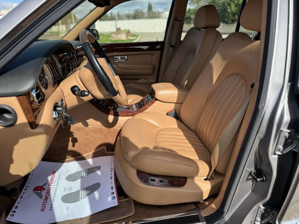 Image 7/44 of Bentley Arnage Green Label (2000)