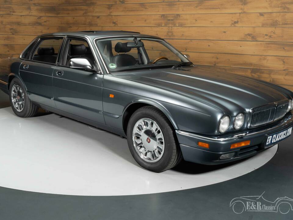 Imagen 1/5 de Daimler Six (1995)