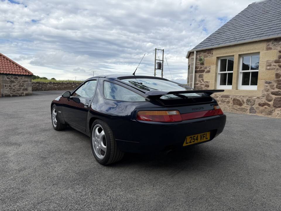 Image 37/43 of Porsche 928 GTS (1994)