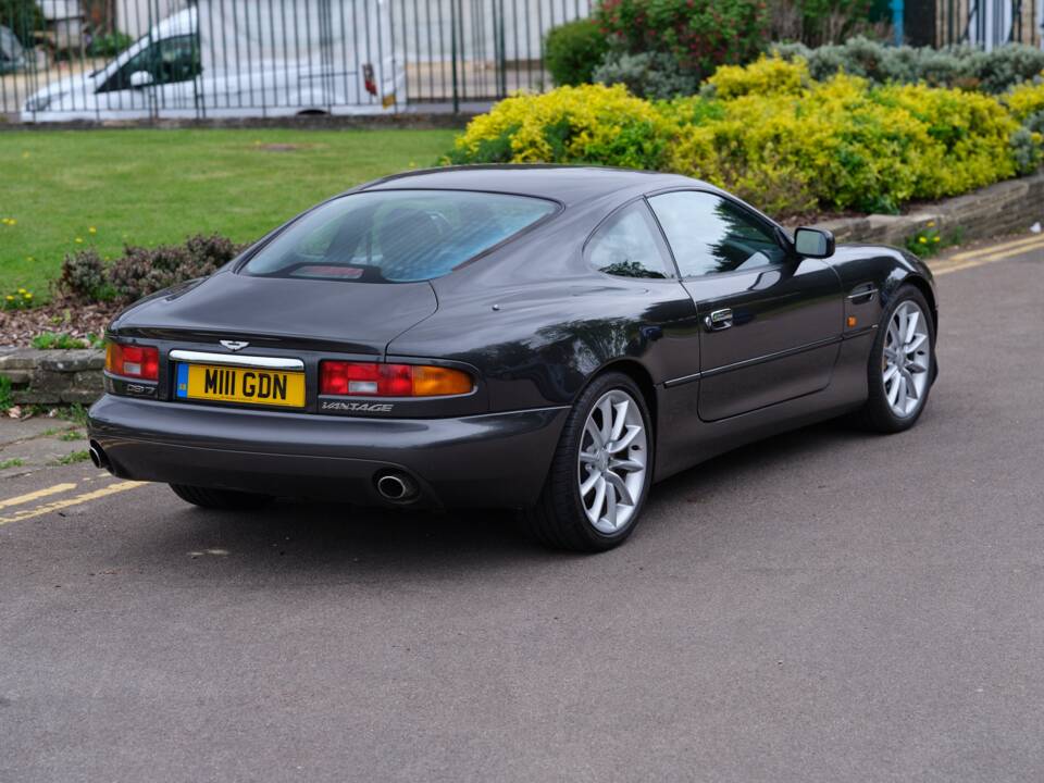 Bild 39/42 von Aston Martin DB 7 Vantage (2001)