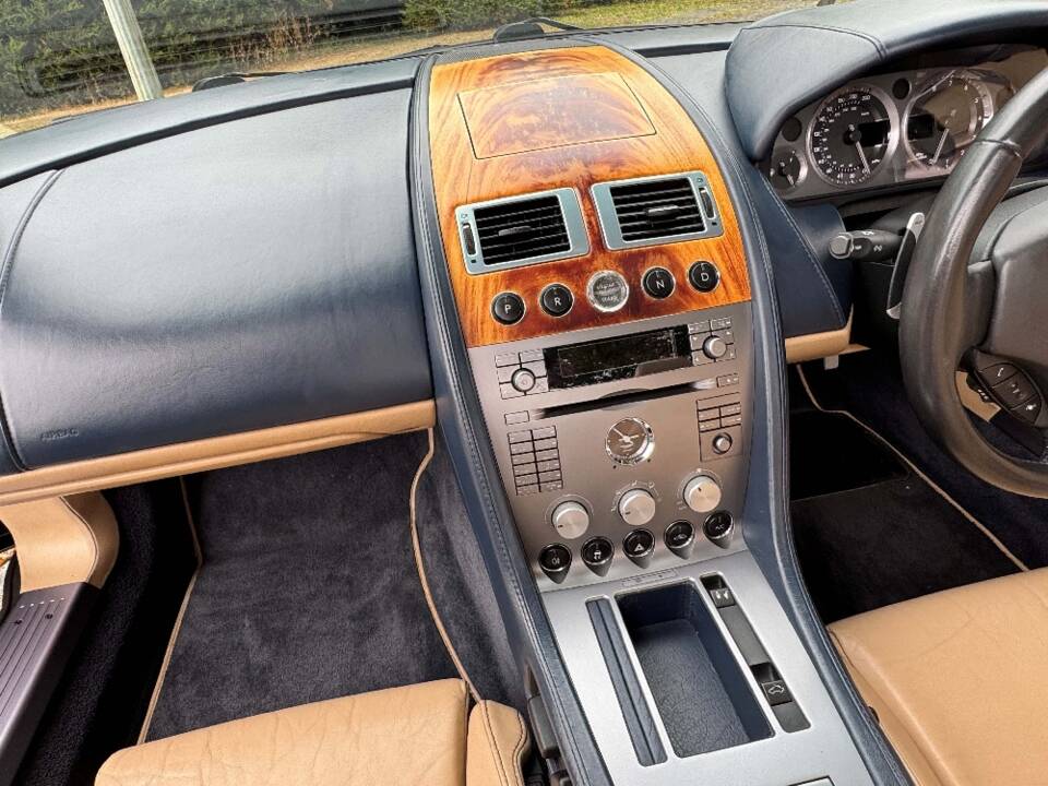 Bild 29/30 von Aston Martin DB 9 Volante (2006)