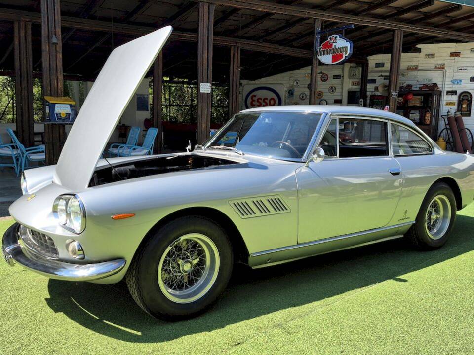 Imagen 49/66 de Ferrari 330 GT 2+2 (1964)
