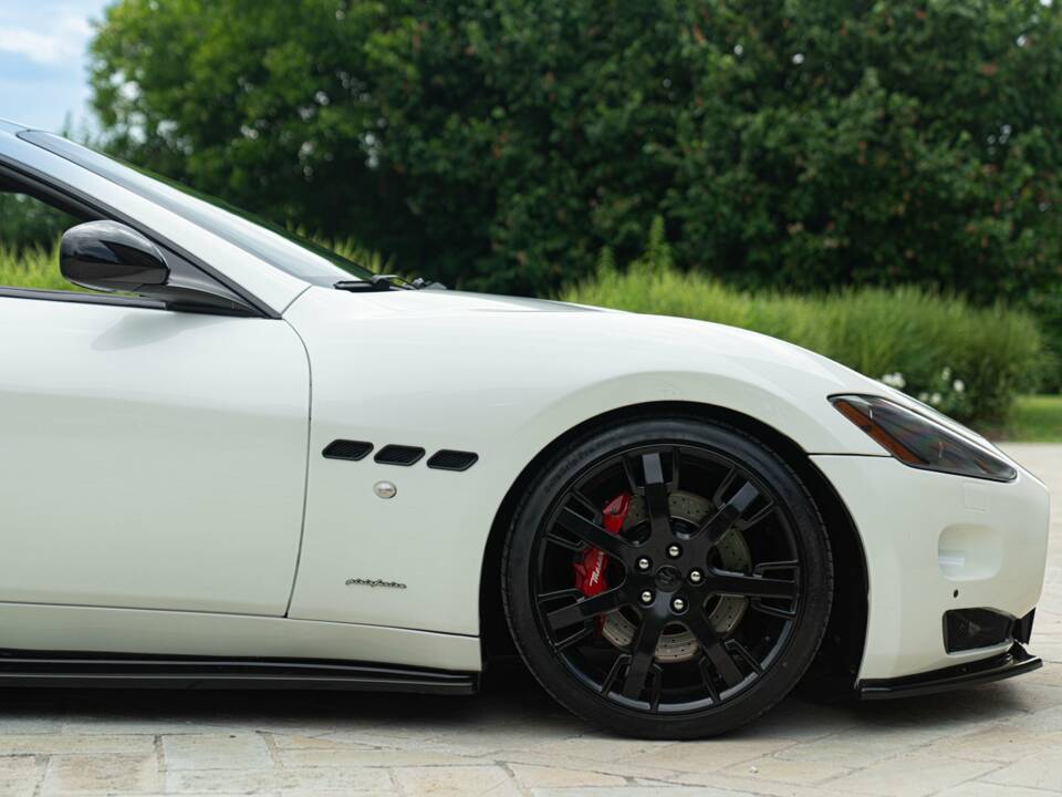 Bild 9/50 von Maserati GranTurismo 4.2 (2008)