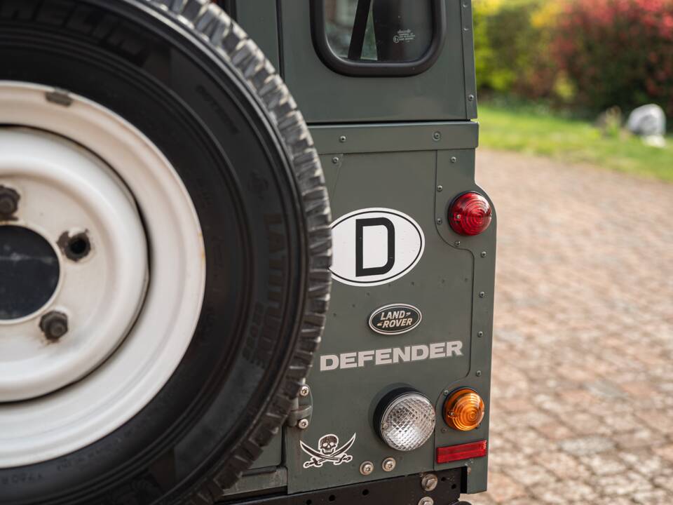 Image 16/42 of Land Rover Defender 90 (2015)