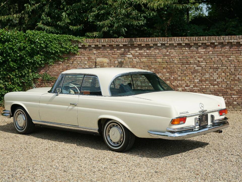 Immagine 2/50 di Mercedes-Benz 280 SE (1968)